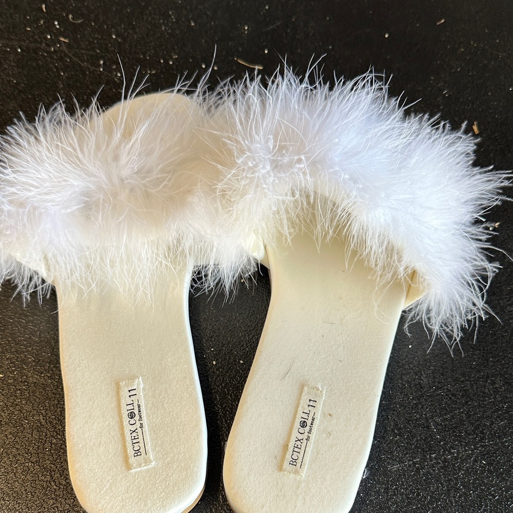 White Feathered Women's Slides